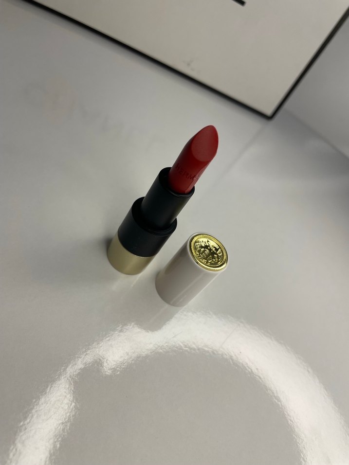 Hermes Parlak Kırmızı Ruj - Görsel 2