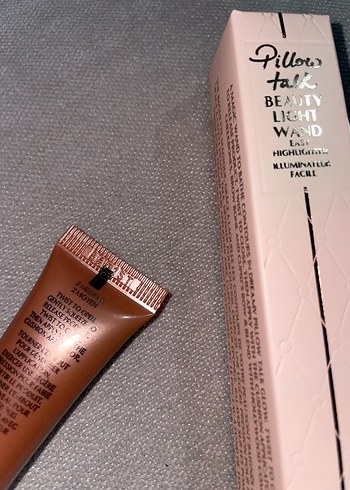 Beden Charlotte Tilbury Pillow Talk Aydınlatıcı Kapatıcı