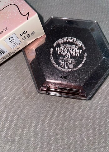 Beden Fenty Beauty Işıltılı Aydınlatıcı