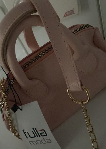 Pastel Pembe Deri Zincir Detaylı Kadın Çanta