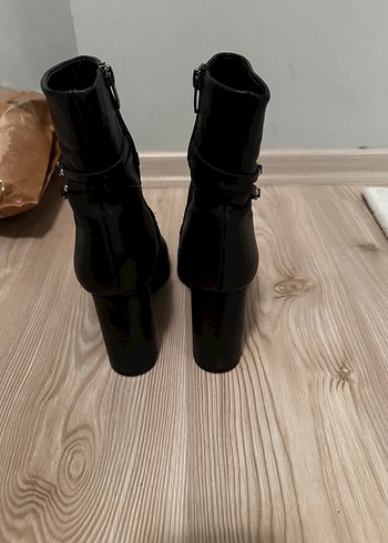 Kadın Siyah Deri Tokalı Blok Topuk Bot - Görsel 3