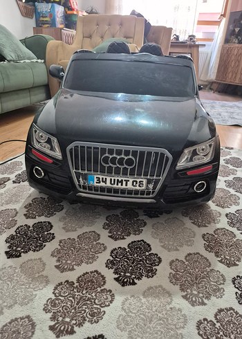 Siyah Elektrikli Çocuk Oyuncak Arabası