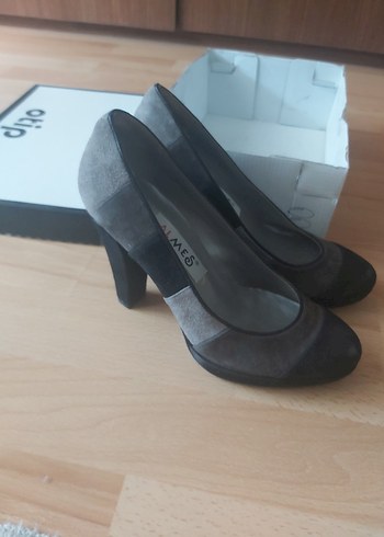 Gri Süet Platform Topuklu Kadın Stiletto