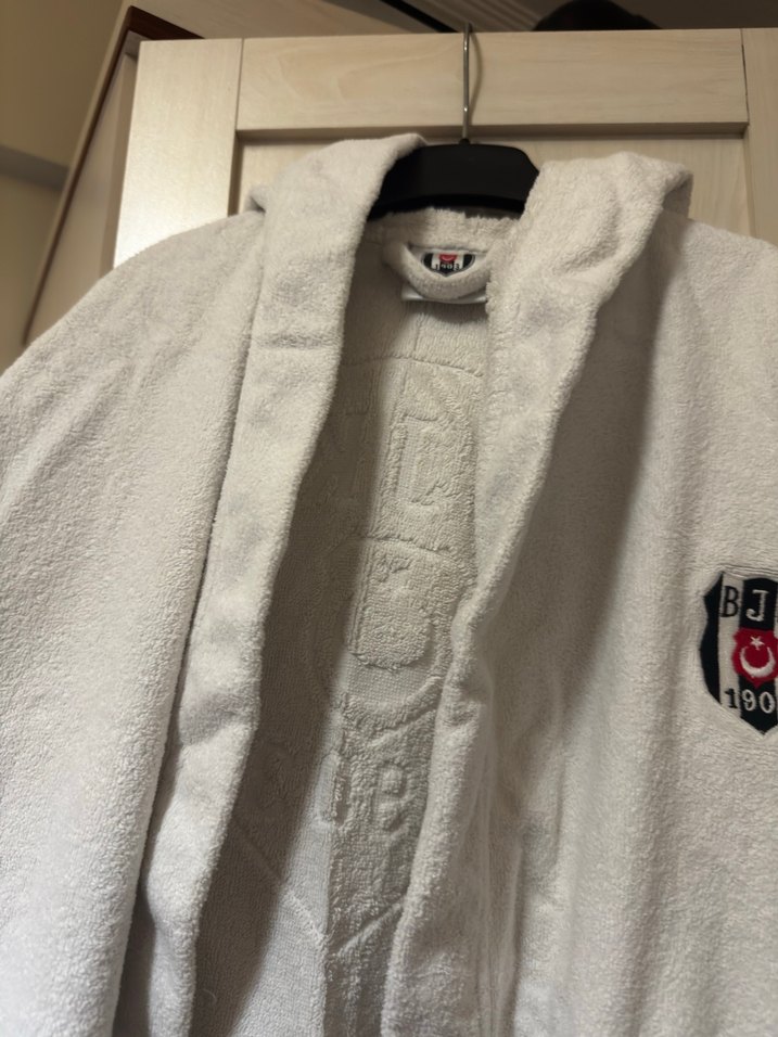 Kapüşonlu Beyaz Baskılı Bornoz BJK BEŞİKTAŞ - Görsel 2