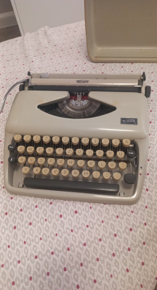 Triumph Tippa 1 mekanik Antika Daktilo (Çantalı) - Görsel 2