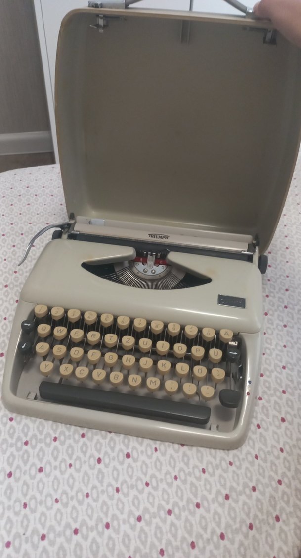 Triumph Tippa 1 mekanik Antika Daktilo (Çantalı) - Görsel 3