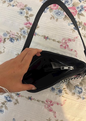 LC Waikiki LCW marka Zincir Detaylı Siyah Yılan Derisi Desenli Çanta