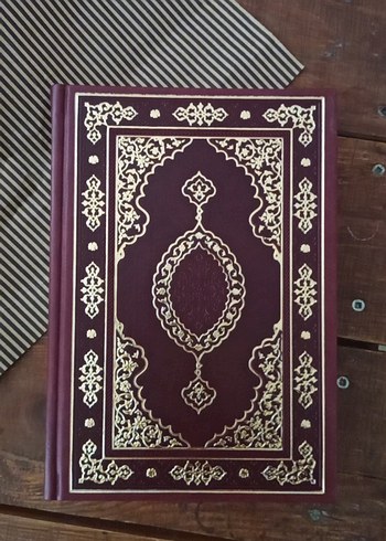 Kur'an-ı Kerim 
Hattat Muhsin Demirel tarafından yazılmıştır. - Görsel 5