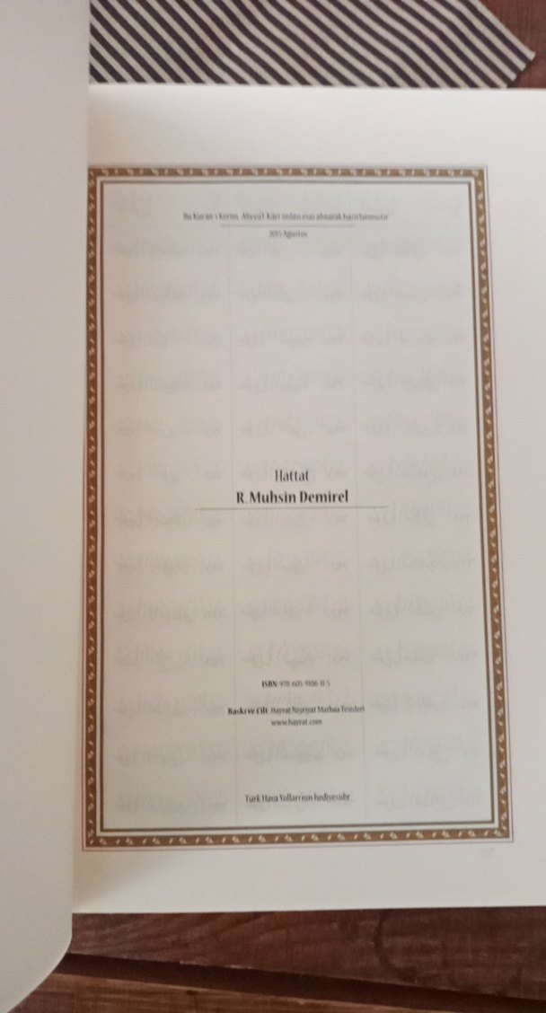 Kur'an-ı Kerim 
Hattat Muhsin Demirel tarafından yazılmıştır. - Görsel 3