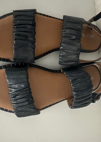Nine West Siyah Pileli Dolgu Topuklu Kadın Terlik - Görsel 4