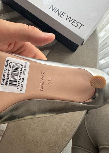 Nine West Gri Parlak Stiletto Topuklu Kadın Ayakkabı