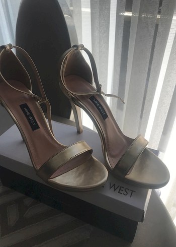 Bej Parlak Stiletto Topuklu Kadın Ayakkabı - Görsel 4