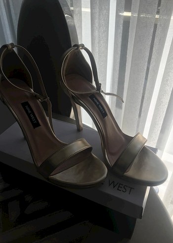 Bej Parlak Stiletto Topuklu Kadın Ayakkabı - Görsel 3