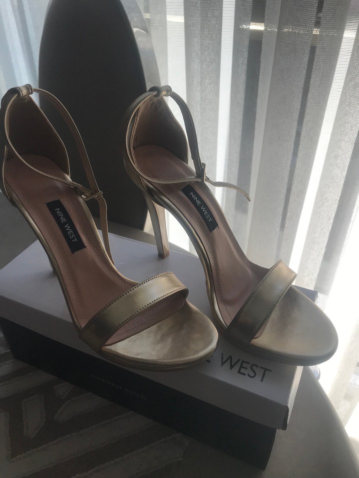 Bej Parlak Stiletto Topuklu Kadın Ayakkabı - Görsel 4