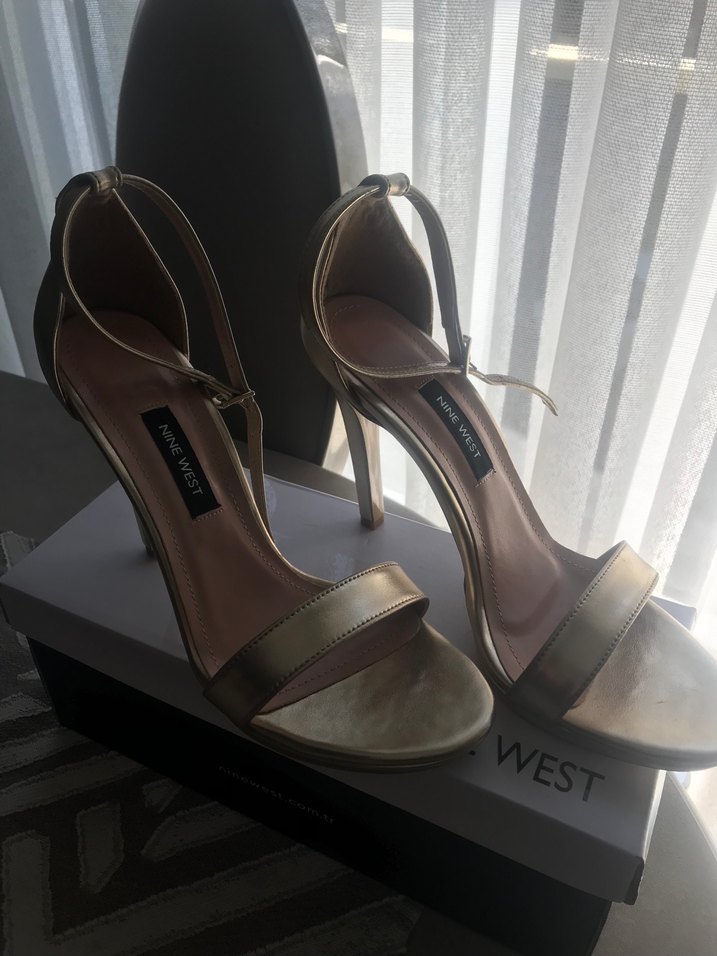 Bej Parlak Stiletto Topuklu Kadın Ayakkabı - Görsel 5