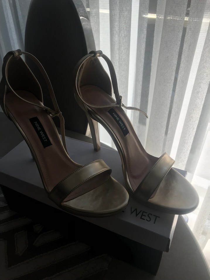 Bej Parlak Stiletto Topuklu Kadın Ayakkabı - Görsel 3