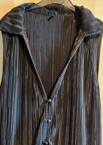 Siyah Piliseli Kolsuz Uzun bluz - Görsel 3