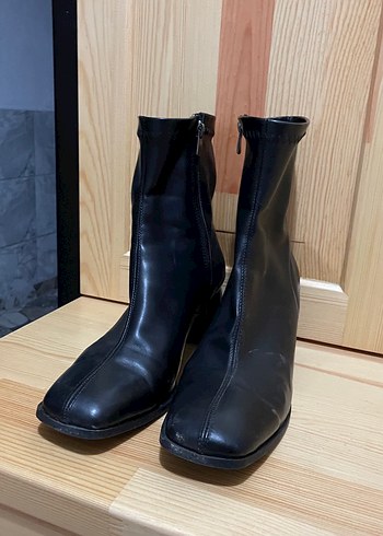 Siyah Deri Stiletto Topuklu Kadın Bot