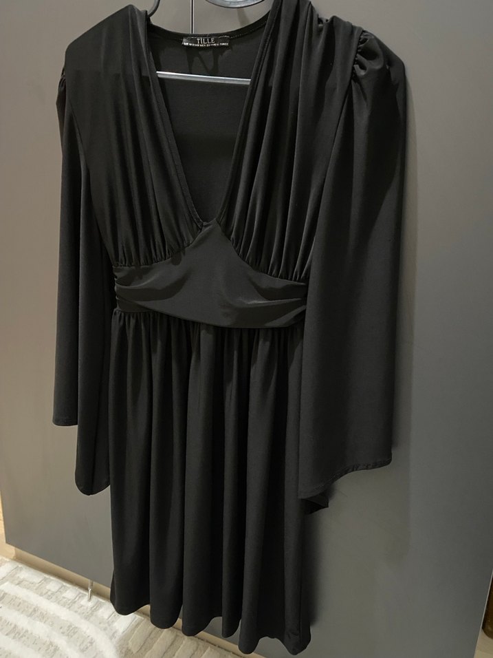 Siyah V Yaka Drapeli Gotik Midi Elbise - Görsel 2