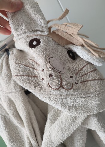 e bebek aslanlı krem renk bornoz - Görsel 2