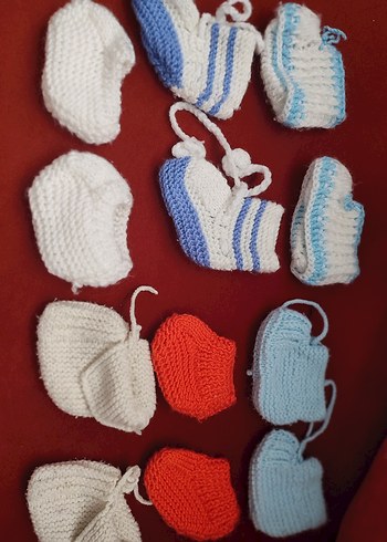Renkli Örgü bebek Patikleri - Görsel 2