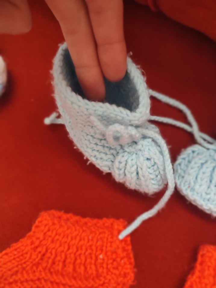 Renkli Örgü bebek Patikleri - Görsel 5