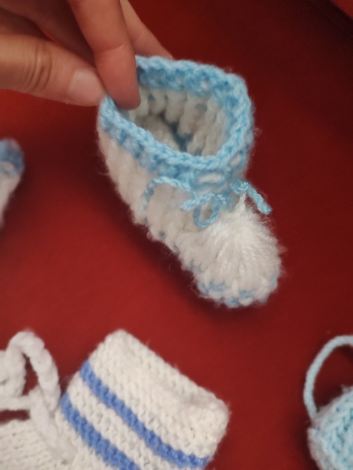 Renkli Örgü bebek Patikleri - Görsel 3