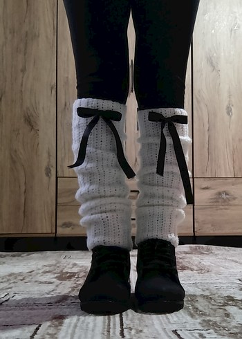Siyah kurdele detaylı tozluk (leg warmers)ı - Görsel 3