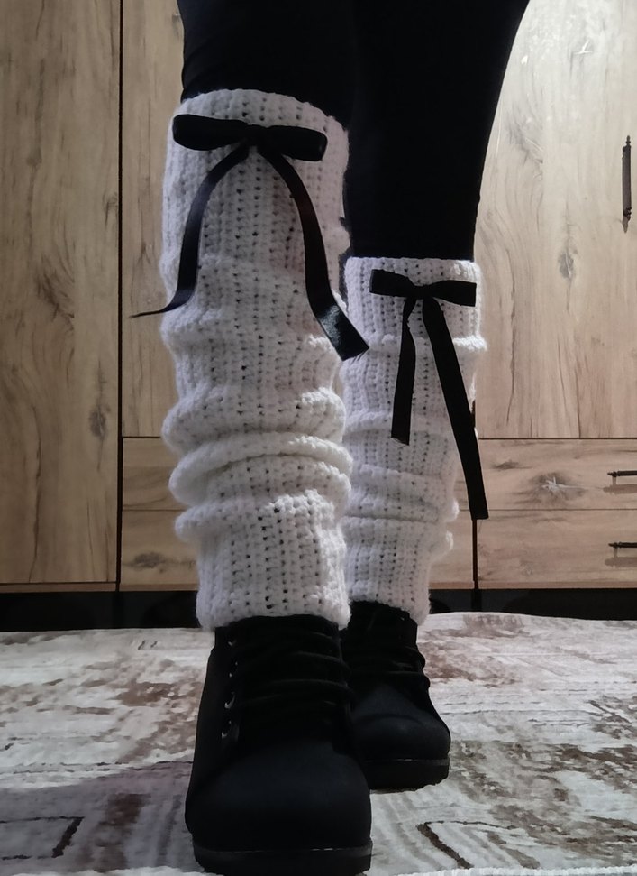 Siyah kurdele detaylı tozluk (leg warmers)ı - Görsel 2