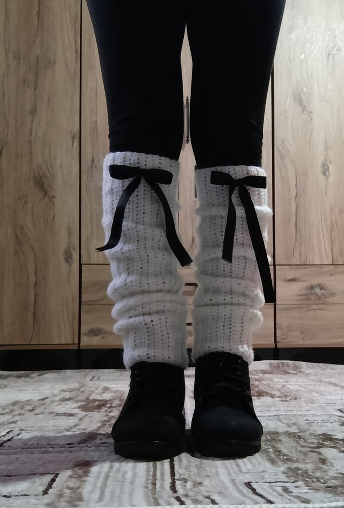Siyah kurdele detaylı tozluk (leg warmers)ı - Görsel 3
