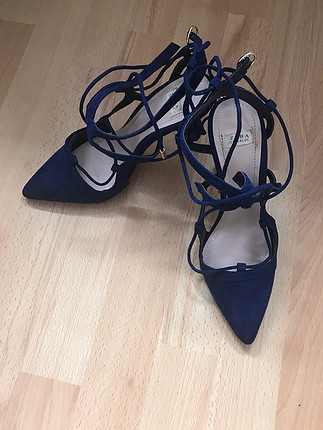 Saks mavi topuklu ayakkabı