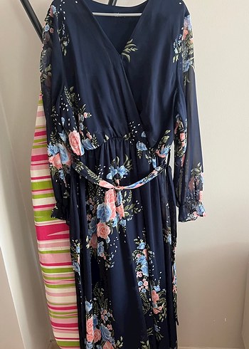 Çiçek Desenli V Yaka Uzun Bohem Elbise - Görsel 3