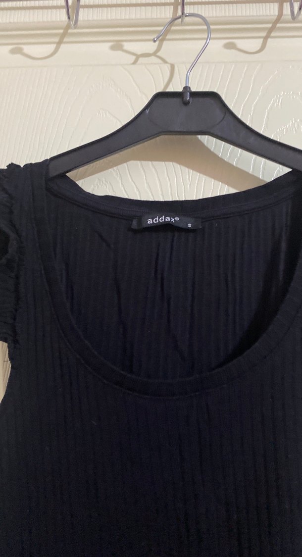 Siyah Keten Kolsuz Fırfırlı Bluz - Görsel 3