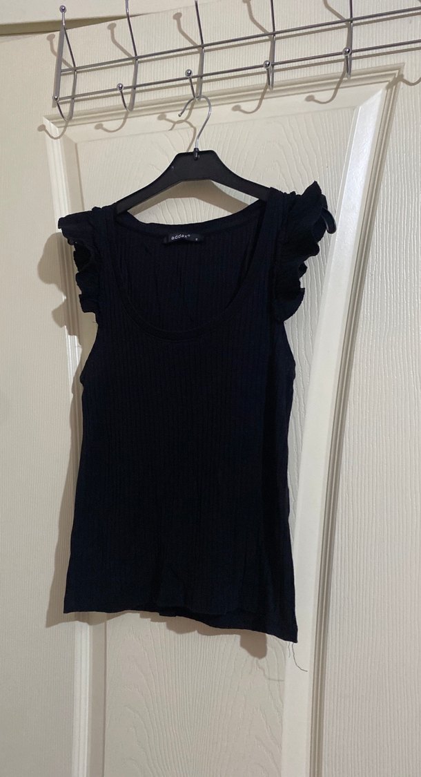 Siyah Keten Kolsuz Fırfırlı Bluz - Görsel 5