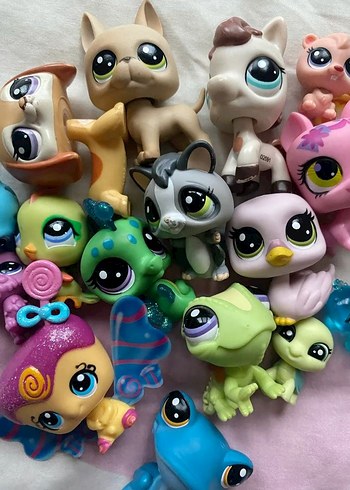 Pastel Renkli Çoklu Aksiyon Figürleri