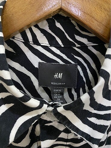 H&M Zebra desenli gömlek