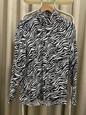 Zebra desenli gömlek