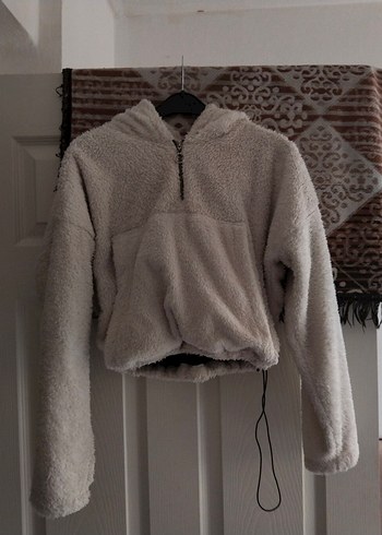 Bej Yumuşak Tüylü Kapüşonlu Kadın sweatshirt.