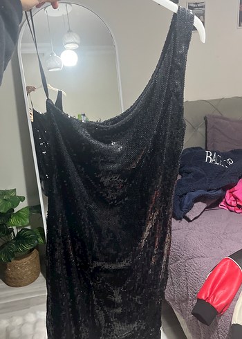 Bershka Siyah Parlak Askılı Drapeli Mini Elbise
