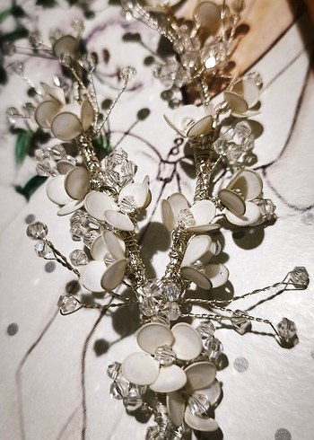 Beyaz Boncuklu Cam Çiçekli Saç Aksesuarı - Görsel 3