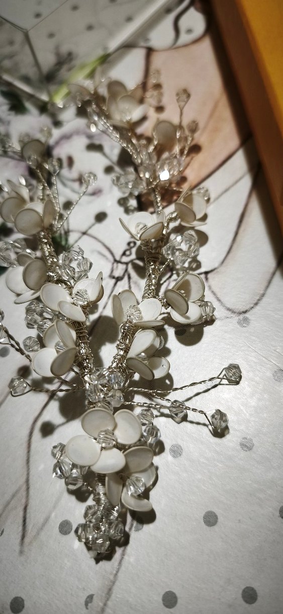 Beyaz Boncuklu Cam Çiçekli Saç Aksesuarı - Görsel 2