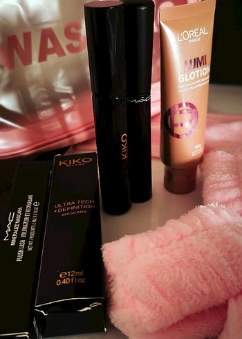 L'Oréal Lumi Glotion 902 Işıltılı Pembe BB Krem - Görsel 4