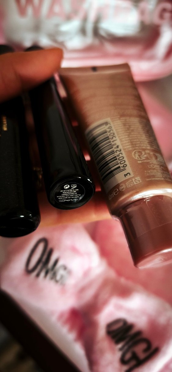 L'Oréal Lumi Glotion 902 Işıltılı Pembe BB Krem - Görsel 2