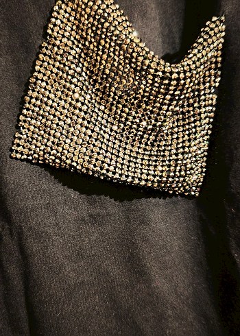 Pul Detaylı Siyah V Yaka Kadın Tişört - Görsel 4