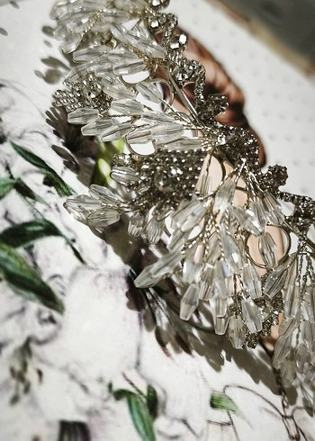 Boncuk İşlemeli Beyaz Cam Saç Aksesuarı - Görsel 3