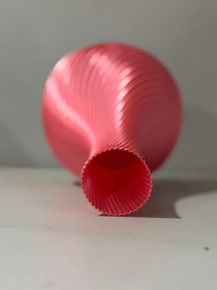 Pembe Renkli Dalgalı Desenli Vazo - Görsel 3