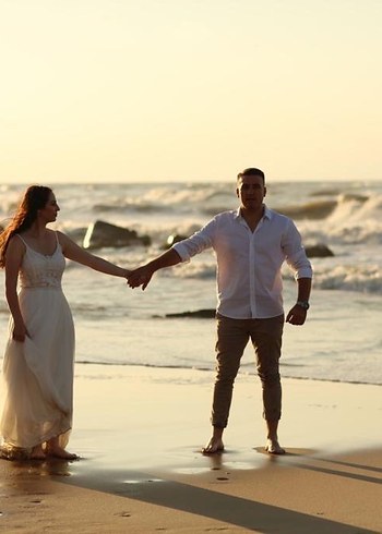 Bohem Tarzı Uzun Beyaz Askılı Gelinlik - Görsel 4