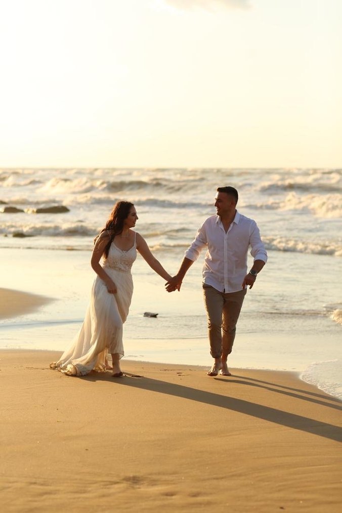 Bohem Tarzı Uzun Beyaz Askılı Gelinlik - Görsel 3