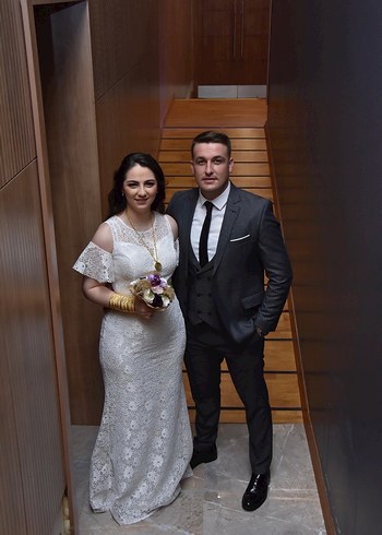 Dantel Detaylı Beyaz Uzun Gelinlik - Görsel 3