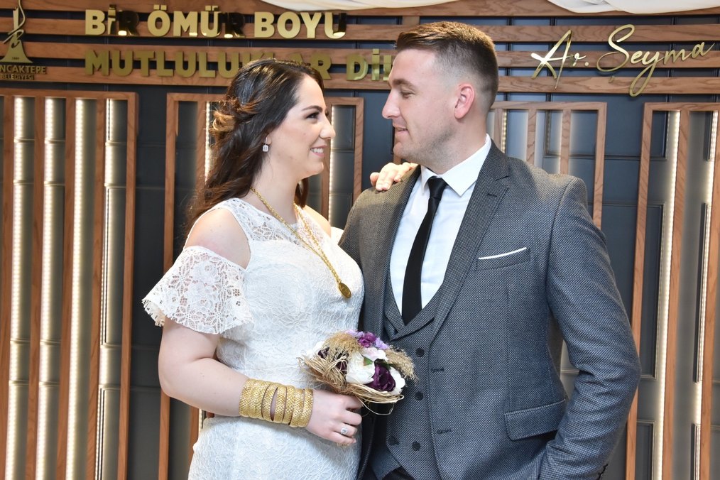 Dantel Detaylı Beyaz Uzun Gelinlik - Görsel 2